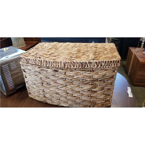 LARGE WICKER STORAGE CHEST