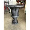 Image 2 : BLACK CAST IRON PLANTER
