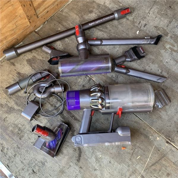 DYSON V10 CYCLONE TOTAL CLEAN CORDLESS STICK VACUUM WITH ACCESSORIES AND CHARGER WORKING