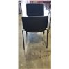 Image 3 : 4 BLACK STACKING CHAIRS