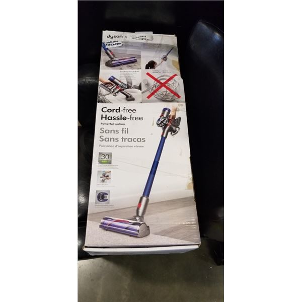 DYSON V7 COMPLETE CORDLESS STICK VACUUM - NOT TESTED, NO CHARGER, RETAIL $499