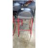 Image 2 : 3 BUCKET SEAT BAR STOOLS