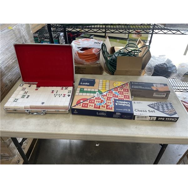 YELLOWMOUNTAIN CHINESE MAHJONG SET IN HARD CASE AND SNAKES AND LADDERS/LUDO 2 IN 1 AND TRAVEL MAGNET