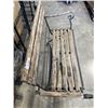 Image 2 : VINTAGE CAST IRON AND WOOD PATIO BENCH
