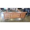 Image 2 : QUEENSIZE WOOD BEDFRAME MADE IN USA