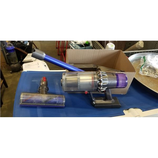 DYSON V11 TORQUE DRIVE CORDLESS STICK VACUUM - TESTED WORKING, RETAIL $799