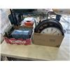 Image 1 : 2 BOXES OF ASSORTED HOME DECOR