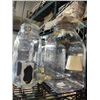 Image 2 : 2 DRINK DISPENSERS AND 5 LARGE MASON JARS