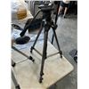 Image 2 : 2 TRIPODS AND ASSORTED NAIL POLISH