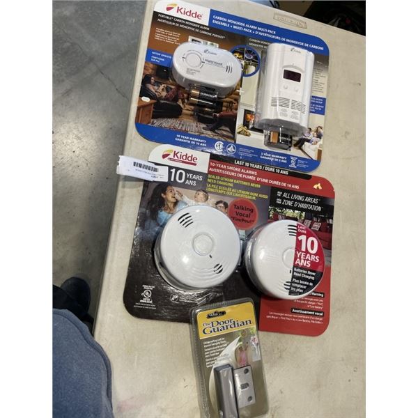 KIDDE 2 PACK PORTABLE CARBOM MONOXIDE ALARM AND KIDDE 2 PACK SMOKE ALARM