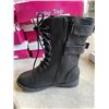 Image 3 : 6 NEW PAIRS OF ASSORTED SIZE KIDS SHOES AND BOOTS