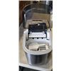 Image 2 : FRIDGIDAIRE ICE MAKER - WORKING