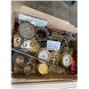 Image 3 : 3 TRAYS OF HOUSEHOLD GOODS AND DECOR