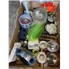 Image 4 : 3 TRAYS OF HOUSEHOLD GOODS AND DECOR