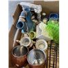 Image 5 : 3 TRAYS OF HOUSEHOLD GOODS AND DECOR