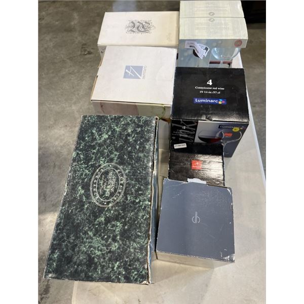 BOX OF GLASSWARE