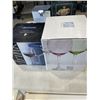 Image 3 : BOX OF GLASSWARE
