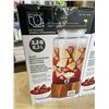Image 2 : 2 STUDIO DRINKWARE 2,2 G GLASS DRINK DISPENSER WITH ACACIA WOOD STAND