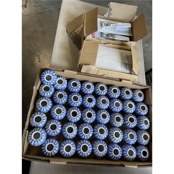 TRAY OF MINIATURE VASES, AND 2 BOXES OF NEW GARLIC PRESS'S