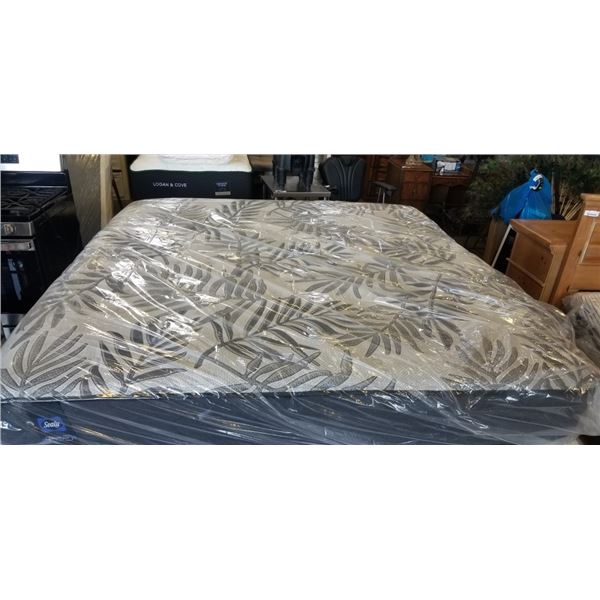 KINGSIZE POSTERPEDIC PLUS MATTRESS