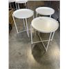 Image 2 : 3 WHITE METAL SIDE TABLES