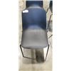 Image 4 : 4 BLACK STACKING CHAIRS