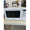 Image 1 : PANASONIC MICROWAVE 1200W POWER. NN-ST642W