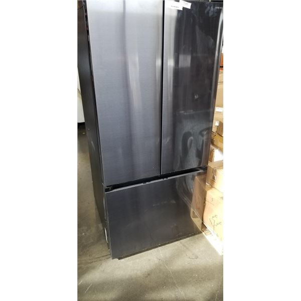 SAMSUNG 30" 22.1 CU FT FRENCH DOOR REFRIDGERATOR, BLACK STAINLESS - FRIDGE DOESNT COOL, RETAIL $1599