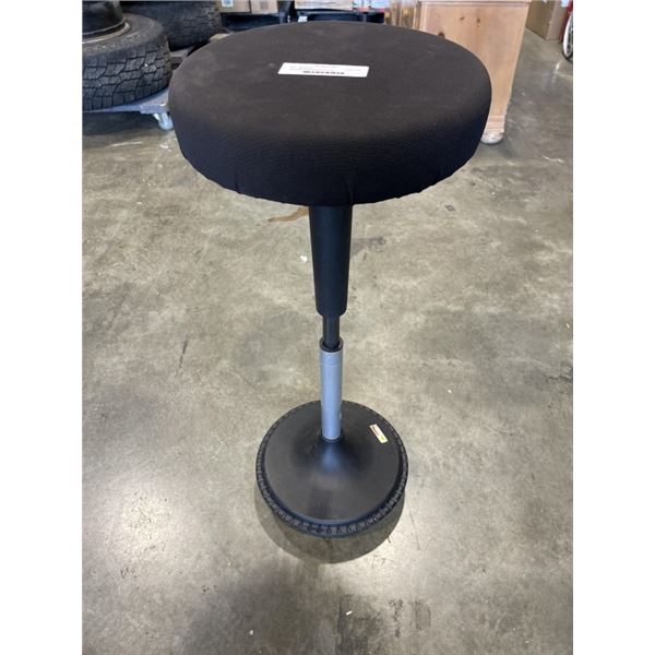 UNCAGED ERGONOMICS STOOL