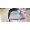 Image 5 : 3 BUCKET SEAT BAR STOOLS