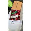 Image 3 : 7.5FT PRE LIT CHRISTMAS TREE AND SMALL BOX OF DECOR