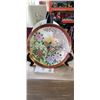 Image 4 : 6 EASTERN DECORATIVE PLATES ON STANDS