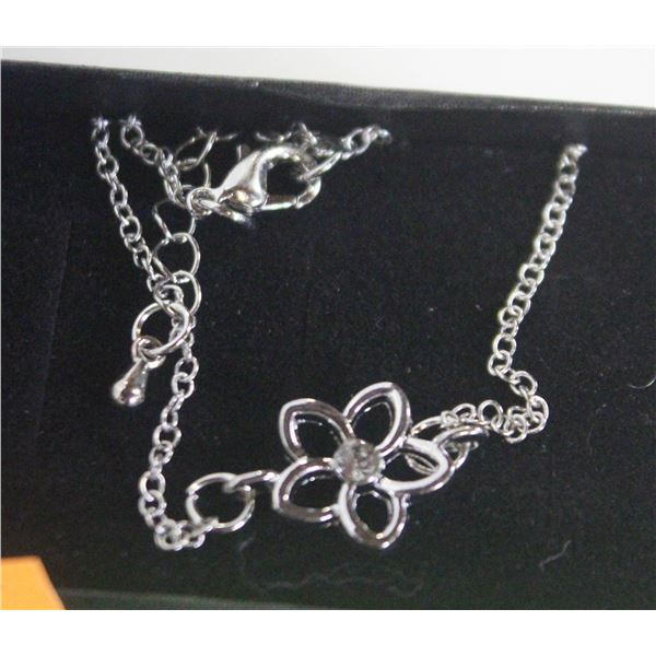 CRYSTAL FLOWER SILVERTONE BRACELET