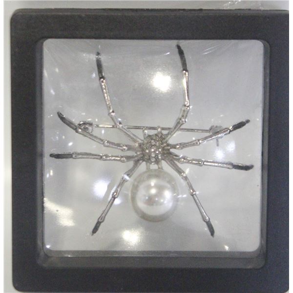 SPIDER BROOCH WITH SIM. PEARL BODY