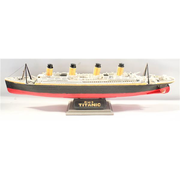 VINTAGE "TITANIC" FULL COLOR 19" MODEL SHIP