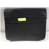 Image 1 : NOTEWORTHY VINTAGE LAPTOP CARRIER