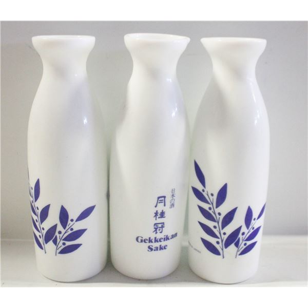 3 JAPANESE VINTAGE BOTTLE VASES