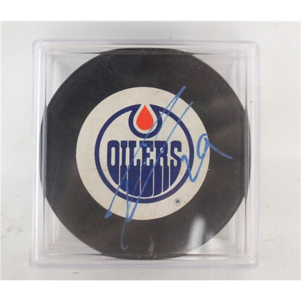 LEON DRAISAITL SIGNED PUCK JSA DD29373