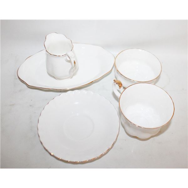 ROYAL ALBERT BONE CHINA VAL D' OR