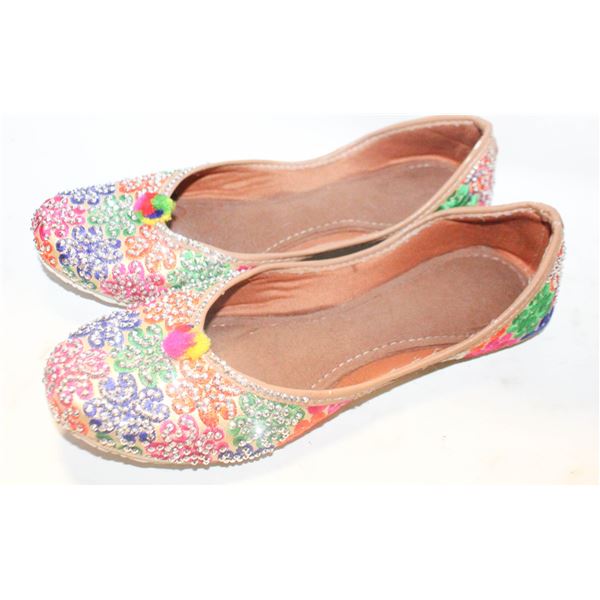 ESTATE LADIES TRADITIONAL SLIP ON FLATS SZ 8