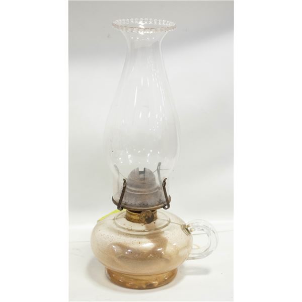 VINTAGE BEDSIDE OIL LAMP WITH HANDLE