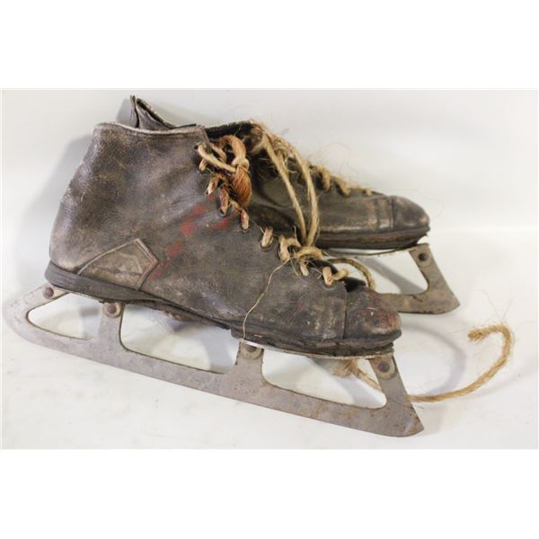 ANTIQUE LEATHER SKATES