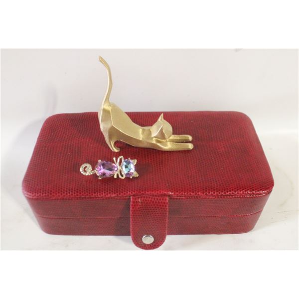 KITTY STRETCHING BOX W CAT BROOCH