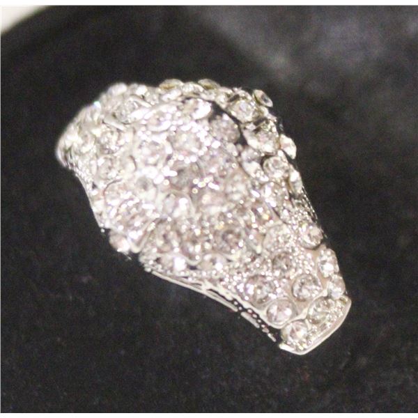 NEW WOMEN'S RING - SIZE 9