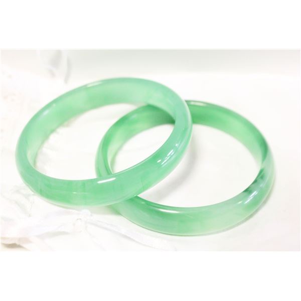 2 JADE BANGLES IN ROSE POUCH