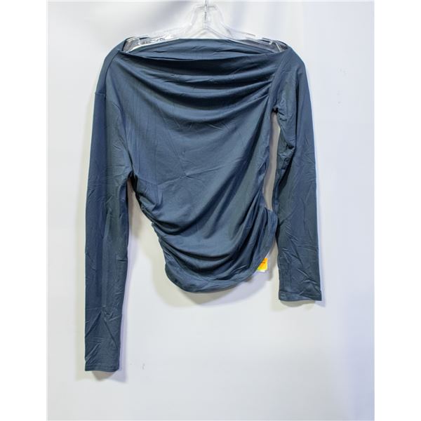 NEW- WOMEN’S TOP L