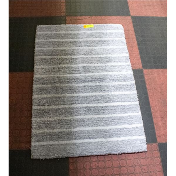 STRIPED PLUSH MICROFIBER BATH MAT - GREY 24 X 36"