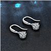 Image 2 : 1 CT GRA CERTIFIED EAR HOOKS STYLE ROUND BRILLIANT
