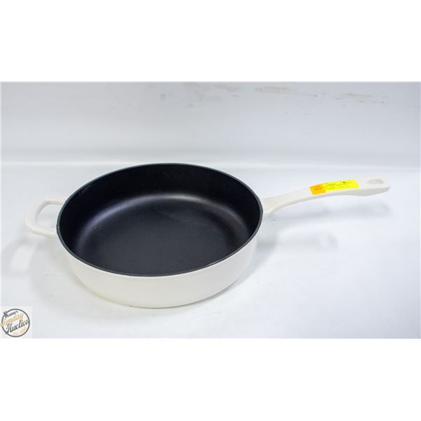 NEW CHUCK HUGHES DEEP CAST IRON SKILLET - 3.75L