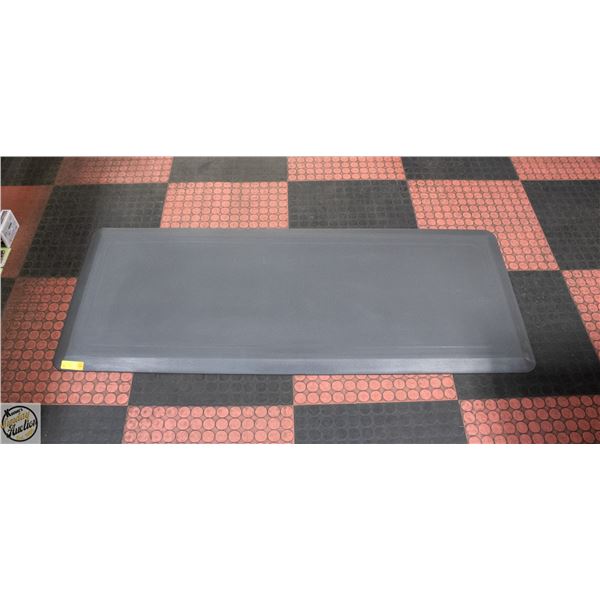 NOVAFORM ANTI-FATIGUE KITCHEN RUNNER MAT - BLACK